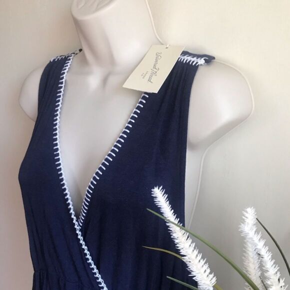NWT - Universal Thread Top - Size Large - Picture 2 of 6